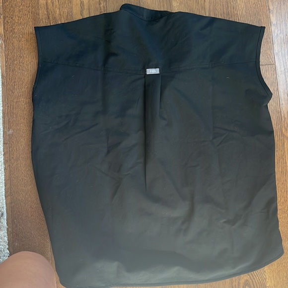 Scrub top - Picture 2 of 2